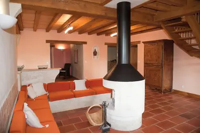 Image de Gite du Pigeonnier et sa tour avec terrasses et jardin