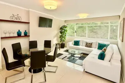 Image de Exclusive Apartment In Puerto Santa Ana|Wifi +Parking +Riverfront 2| Swimming Pool