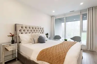 Image de RivetStays | Dan Leckie Presidential Suite – 2 Bedroom Condo