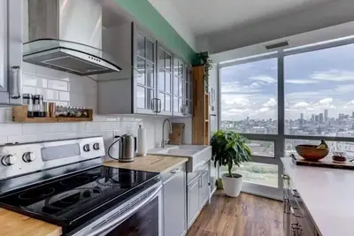 Image de RivetStays | The Neptune Premier Suite – Modern 2 Bedroom Condo