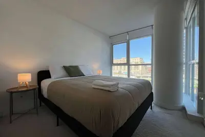 Image de RivetStays | Dan Leckie Premium Suite – 1 Bedroom + Den Suite