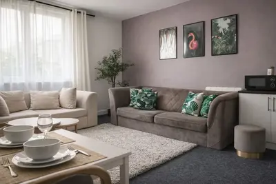 Image de Salford Quays: Free Parking and Local Tram Stop