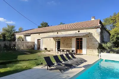 Image de Le Caillou possède une très grande piscine chauffée