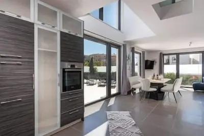 Charming Villa Magnifica with heated pool for 8