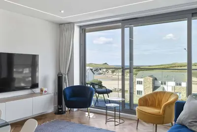 Image de Apartment, Balcony w/ Expansive Sea Views, Parking