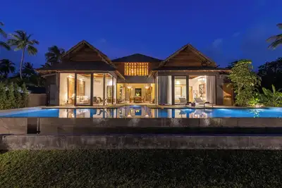 ANRÁN Samui, Longtail 3 Bedroom Beach Front Villa, Pool, Stunning Sunsets.