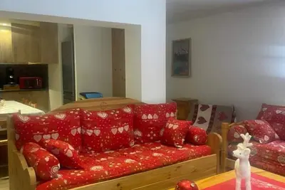 Image de cocon familial pour amoureux de la nature donnant sur la forêt.