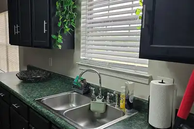 Image de Leave the City for beautiful home in the Country. . .