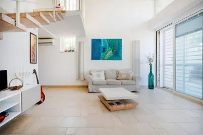 Image de Wonderful villa on two levels, 125 sqm, comfortably hosting 6 people. Modern, carefully designed furniture creates a relaxing, paradisiacal atmosphere. Located just 2 minutes' walk from Palese seafront, near the famous Titolo and Moretti beaches, and 4 k