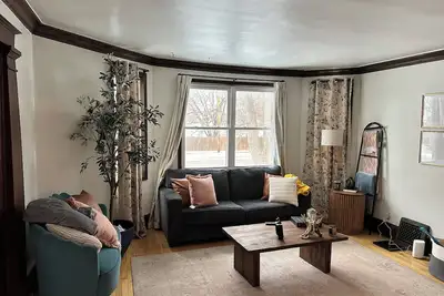 Image de 5 bedrooms with parking near Ne Arts District, 15min to Nsc and Us Bank Stadium