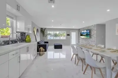Image de private pool, Beautiful, elegant home near everything, your perfect getaway