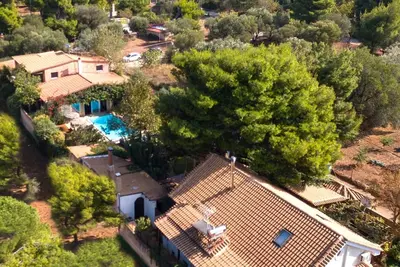 Image de 2 Private Villas in Large Estate. Sleeps 22. Near Airport