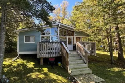 Image de Rent 2 days get 2 free-Lakefront Cottage w/ Vaulted Ceilings and Porch