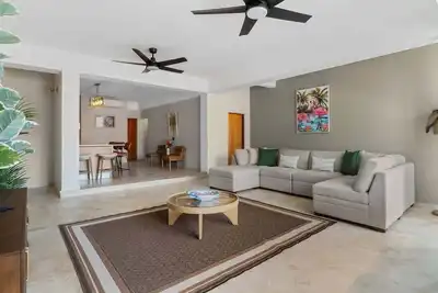 City Modern 3br Patio & Parking