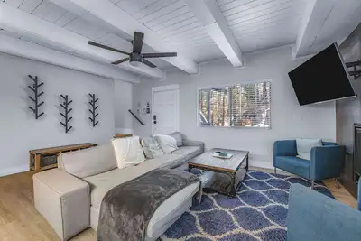 Image de Zephyr Chalet – Steps from Zephyr Cove