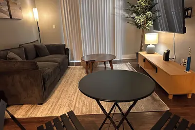 Image de Newly Finished 1 Br w/Riverview/Pool/Gym Access/Airbed