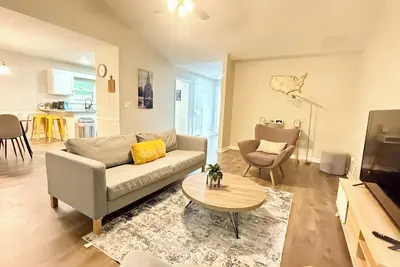 Image de Charming 3-bedroom/2 Ba home in heart of Buford - close to everything Mall of Ga