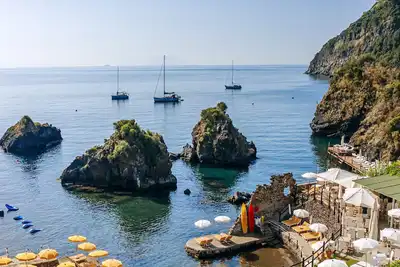 Image de Gardenia Mare Apartments | 2br Seafront & Panoramic Beachfront Suite