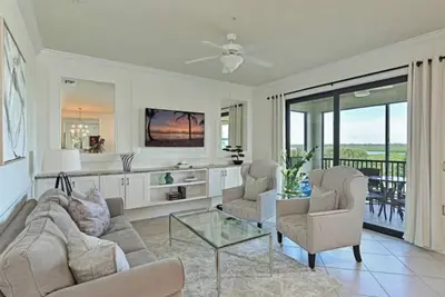 Image de River Strand Golf & Country club  Enjoy this 2 bedroom, 2 bath luxury condo