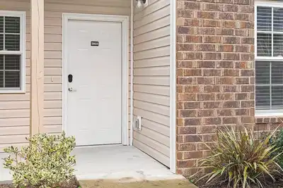 Landing | Spectacular 2bd, Gym, Pool