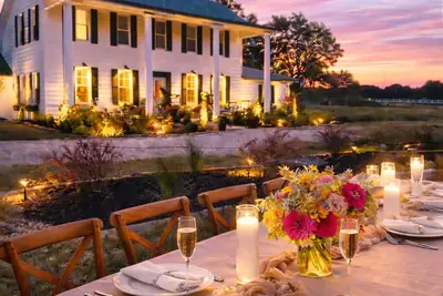 Image de Historic Farmhouse -Modern Amenities -1800’s Charm