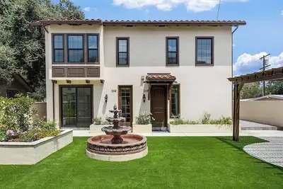 Image de Luxurious Pasadena Home w Parking & Near Old Town
