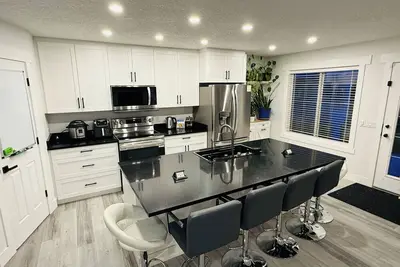 Image de Family-Friendly Home in the Heart of Chestermere