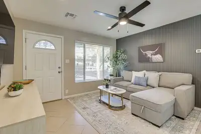 Image de 4 Mi to Dtwn Phx: Midtown Condo w/ Patio!