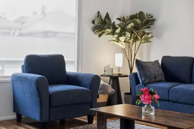 Image de King Bed  Walk to it all! Stadium District