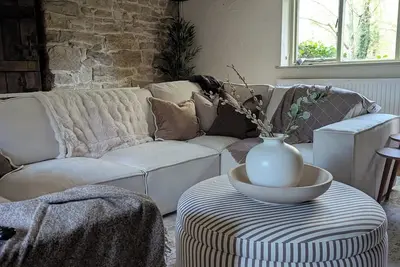 Image de Family-Friendly Historic Oast House Garden & Log Burner. Pet Friendly.