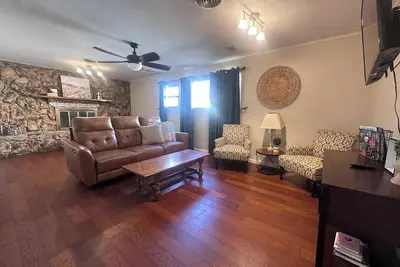 Image de Blue Jay Cottage - a serene 3 bedroom cottage perfect for a relaxing stay.