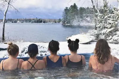 Image de Lakeside Memories Await at Trenanthia's Cahoots