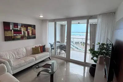 Image de Isla Verde beachfront jewel/ cozy apartment/ steps to the water/  amazing views