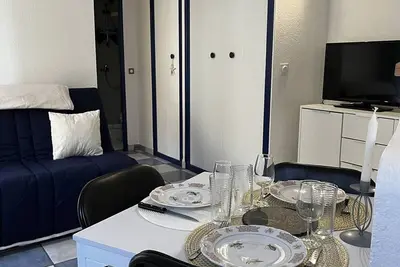 Image de T2 confortable à 50m de la plage avec loggia