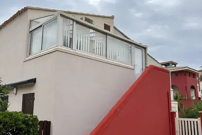 Image de Appartement T2 climatisé avec mezzanine, loggia et accès direct à la plage