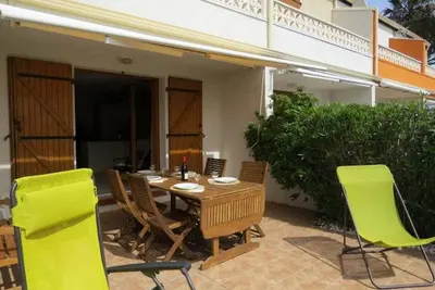 Image de Maisonnette cosy avec terrasse, jardin, piscine et parking privé, à 1 km de la plage - 5 pers.