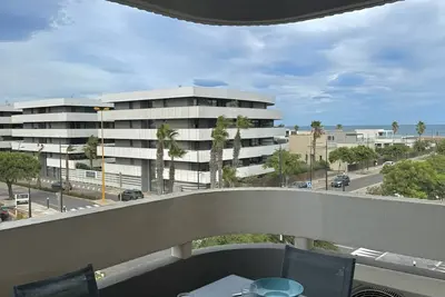 Image de Appartement 150m de la plage avec climatisation et parking privé