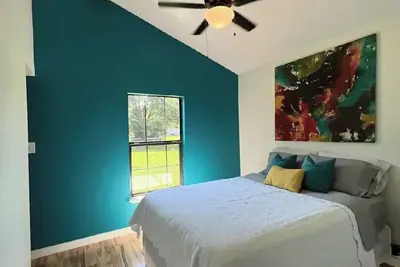 Image de Tranquil 2-bedroom house with covered porch in charming Longview