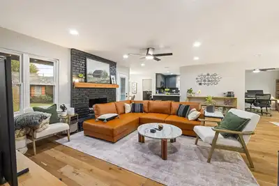 Image de The Contemporary Retreat 4-bedroom house with Ac Outdoor Barn in vibrant Houston