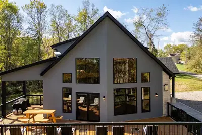 Image de Kay’s Bear Cave-Hot Tub-Sleeps 16-Close to Old Man's Cave and So Much More!