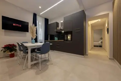 Image de Modern apartment in the heart of the city, a stone's throw from the harbor.