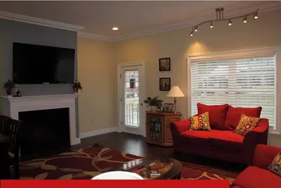 Image de Slope Dreams & Hot Tub Steam: Ski-In/Ski-Out Family Condo at Jiminy Peak