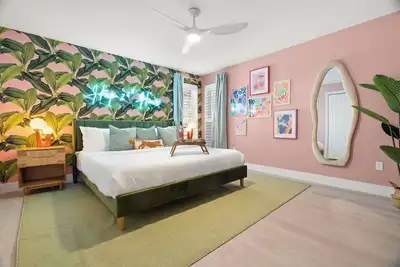 Image de The Honeydew l Clearwater l Pool, Tiki Bar, Putting Green, Games l Pet Friendly