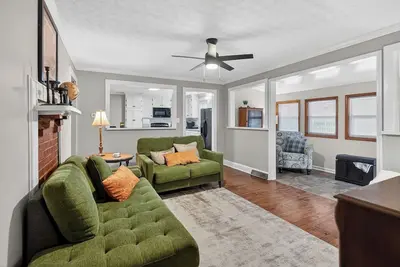 Image de Westover Hills Cottage / Hot Tub/ 5 beds/ 2 bath