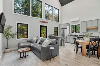 Cozy Getaway 2 Minutes from Sunday River