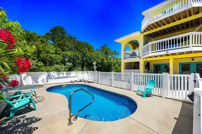 Image de Abby Gale Dog Friendly Corolla Escape w/ Pool & Hot Tub