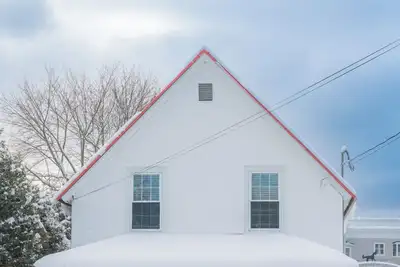 Image de Entire Red Roof Retreat - 4 bedroom 2 bath house in Lincoln.