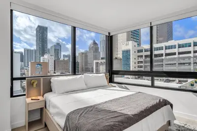 Image de Modern Apartment with Pool, Gym, and Convenient Parking