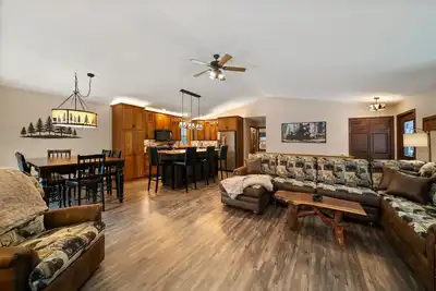 Image de River Oaks Retreat on the Wisconsin River, Spacious Yard, Kayaks Included!