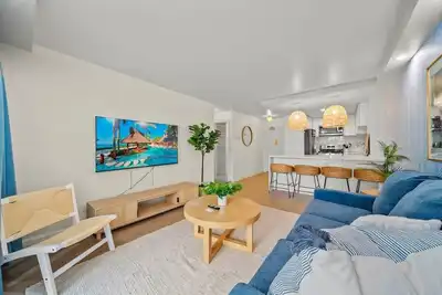 Image de Fully Renovated Clean 2bdrm w/parking